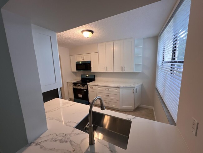 Building Photo - 955 Egret Cir Unit 201 Rental
