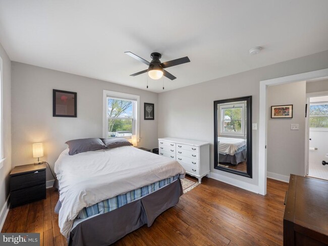 Building Photo - 2042 Arlington Terrace