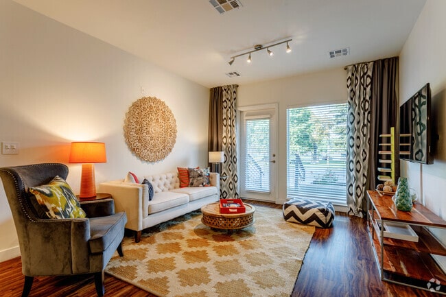 2BR, 2BA - 1,087SF
