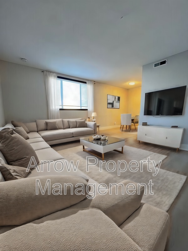 Building Photo - 3619 N 60th St Unit 24