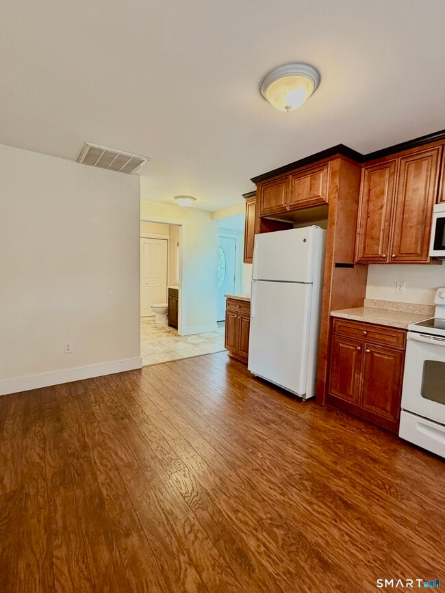 Photo - 18 W Center St