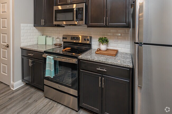 1BR, 1BA - 827SF