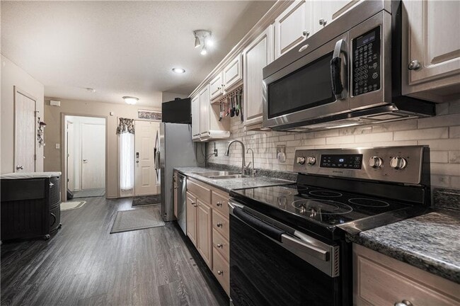 Building Photo - 2211 SW Rambling Vine Rd Rental