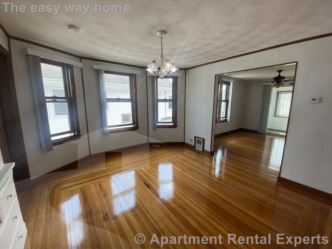 Photo - 124 Willis Ave