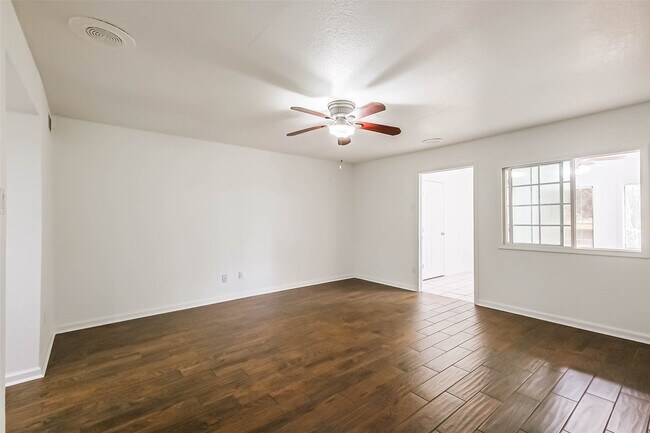 Photo - 5005 Georgi Ln Unit 137