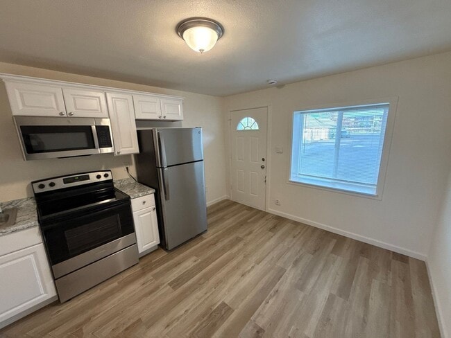 Photo - 3361 Portland Rd NE Unit 8