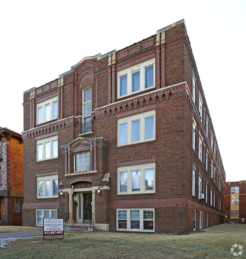 Photo - 610 Summit Ave Apartments