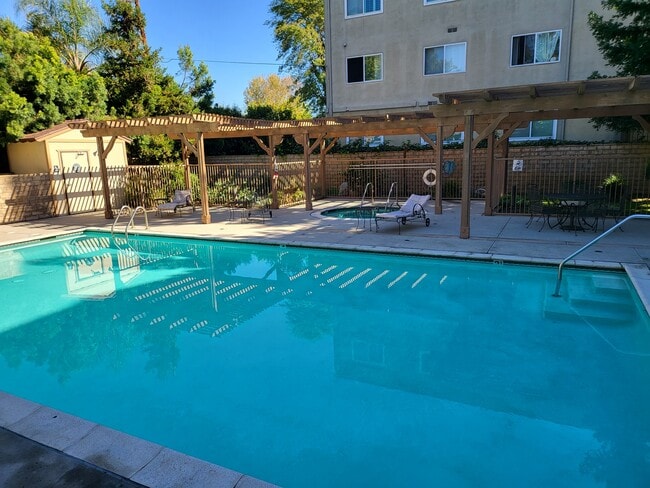 Building Photo - 10715 Camarillo St Unit 102