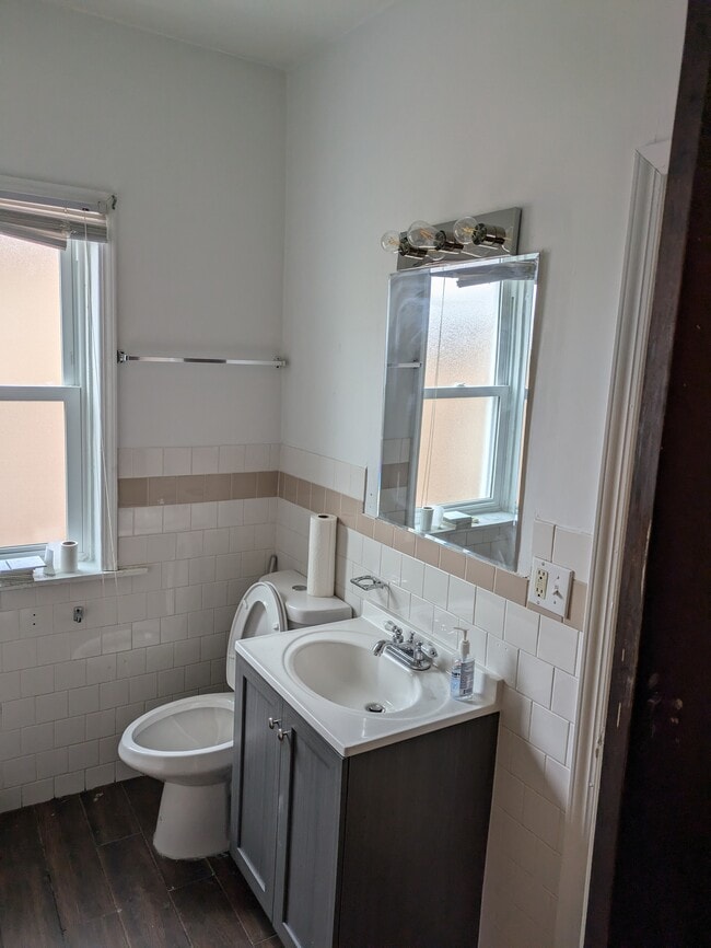 Bathroom - 8010 S Marshfield Ave Unit 1