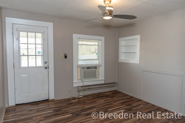 Photo - 928 Fairview Dr SW