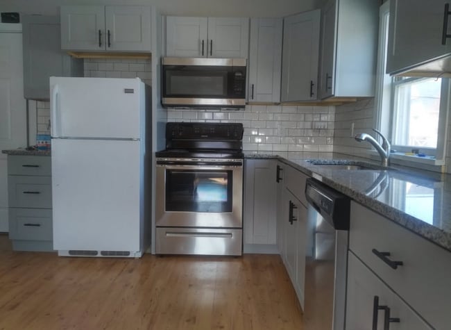 Building Photo - 117 W 14th St Rental