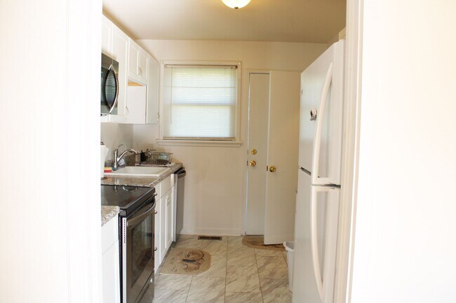 Photo - Renovated Sapphire Manor Condo