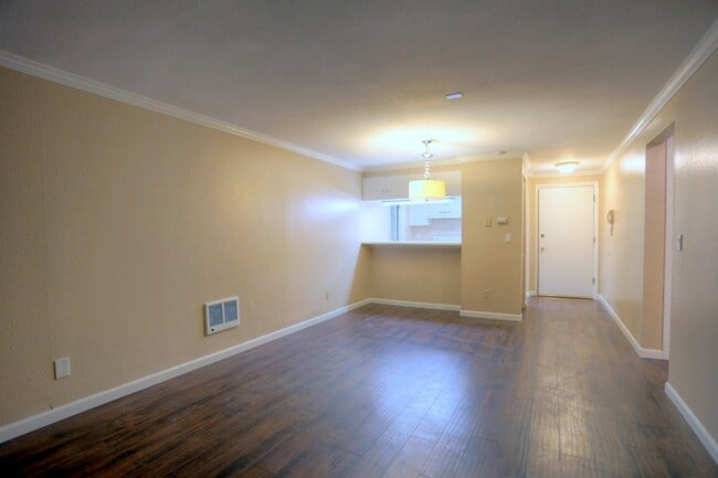 Photo - Condo for Rent in Bellevue Area! FRIST MON...
