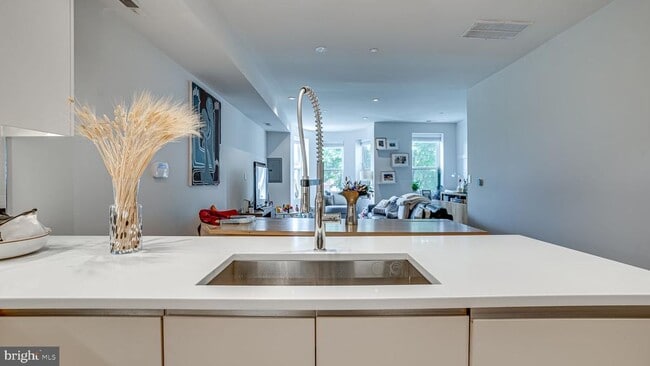 Photo - 2003 1st St NW