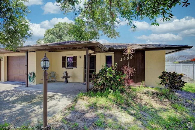 Building Photo - 3909 Ponce De Leon Blvd Rental