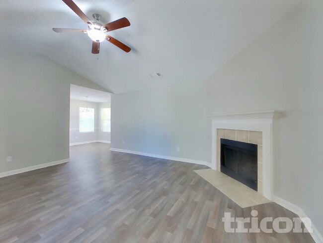 Photo - 205 Inverness Trce