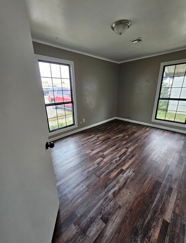 Photo - 3 Bedroom House Available