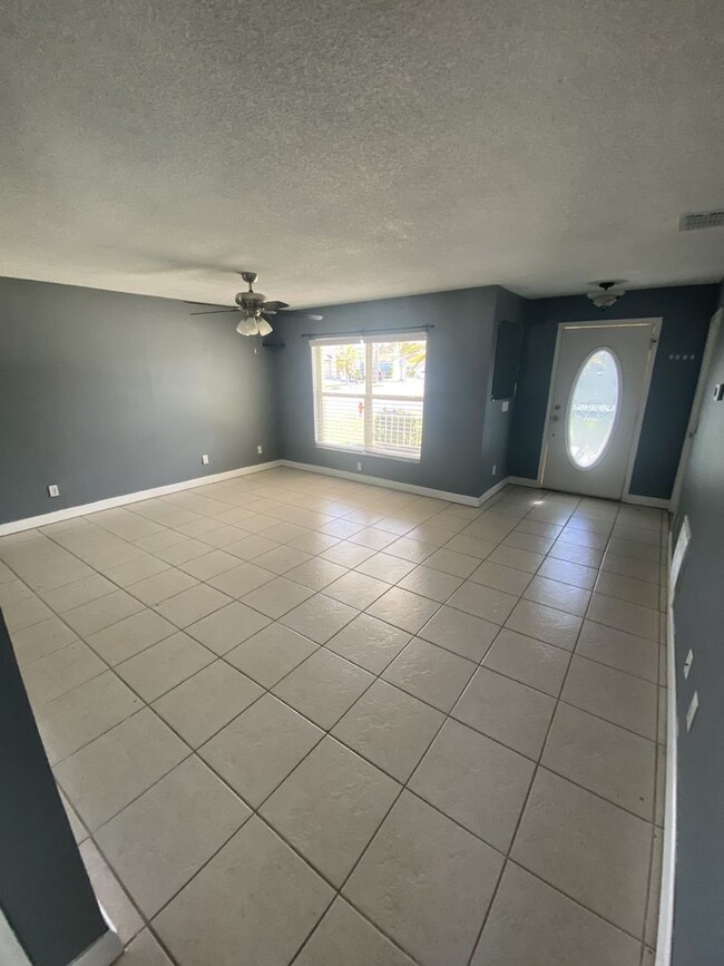 Photo - Davenport 3 Bedroom 2 Bathroom Corner Lot!!!