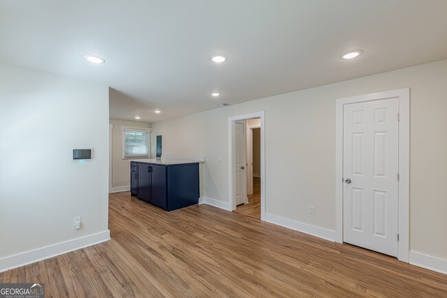 Photo - 1739 Cahoon St SW