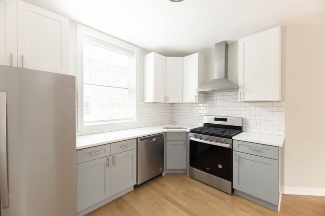 Building Photo - 4838 N Wolcott Ave Unit 3B
