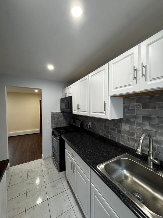 Building Photo - 19 Lawlor St Unit C