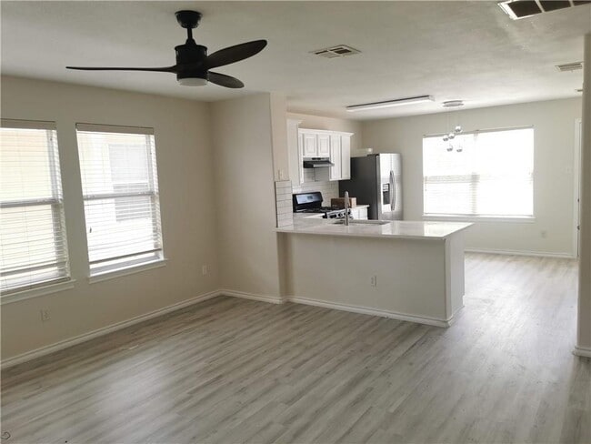 Building Photo - 3207 Barksdale Dr