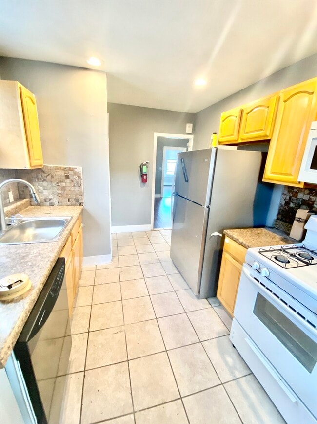 Photo - 639 GARFIELD Ave Unit 2