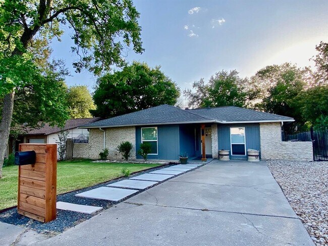 Building Photo - 7302 Shadywood Dr