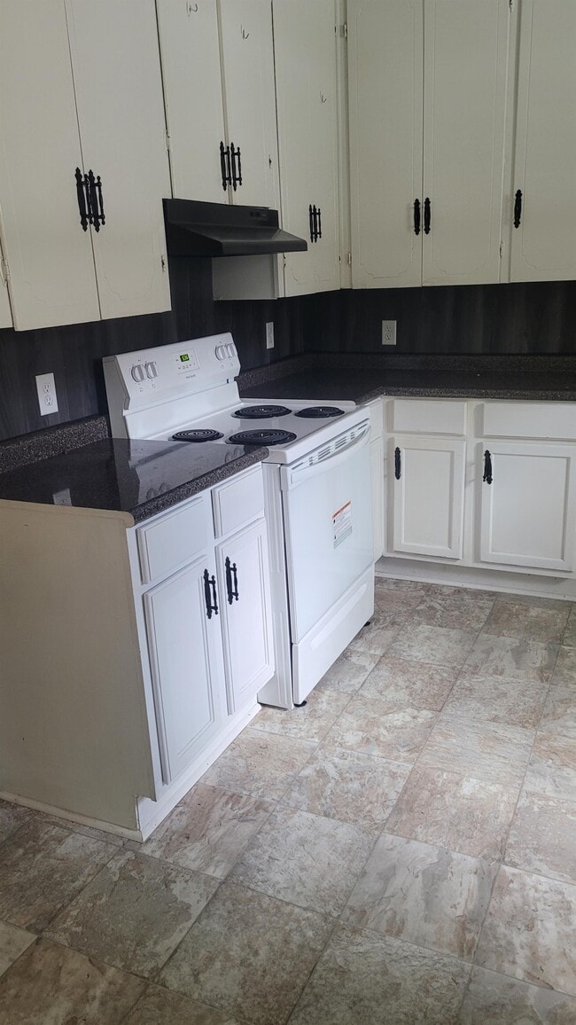 Photo - 2225 E 6th St