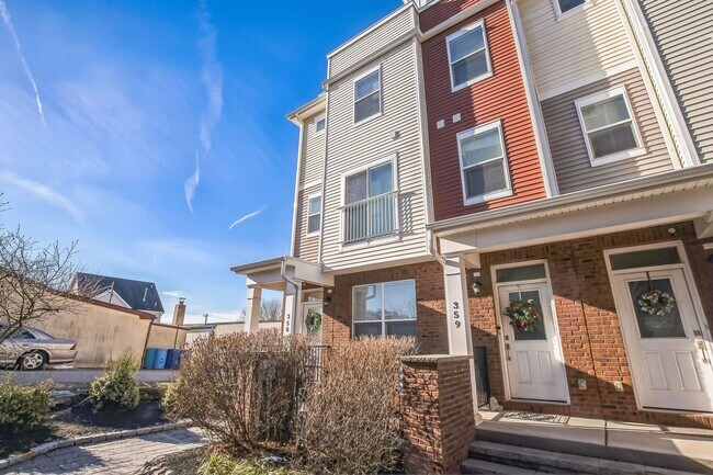 Photo - Gorgeous Conshohocken 3 Bedroom, 2.5 Bath END Unit Townhome With Amazing Views!