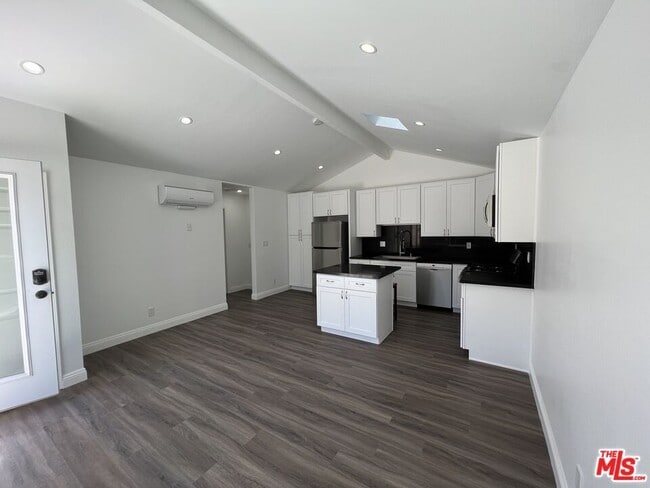 Photo - 12512 Rubens Ave Apartamento