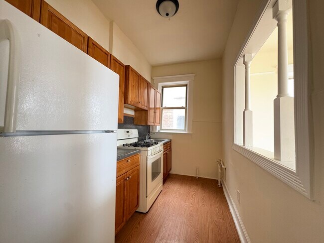 92 W 33rd St D1 - 93 W 33rd St Unit D1