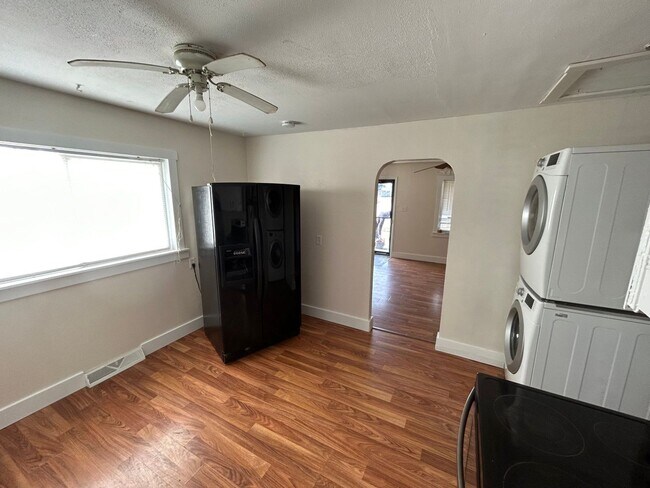 Photo - Cozy 4 bed 1 Bath House close to Schools and Rec Center