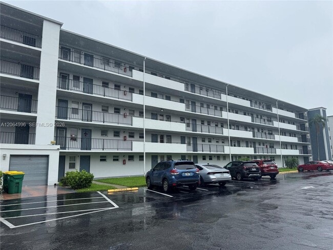 Building Photo - 950 Hillcrest Dr Unit 411