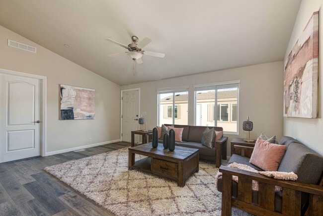 Building Photo - 3 Bed/2 Bath- National City Unit 1835 Rental