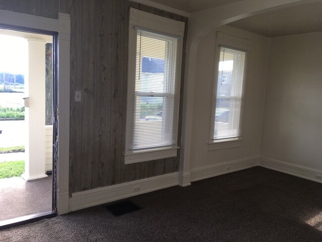 Photo - 2 BR Apt Near Downtown