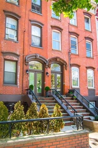 Building Photo - 145 Grand St Unit 3 Rental