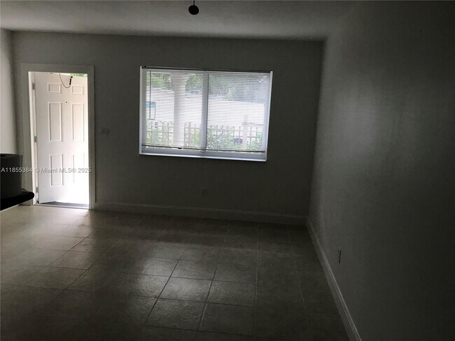 Building Photo - 757 NE 127th St Unit B Rental