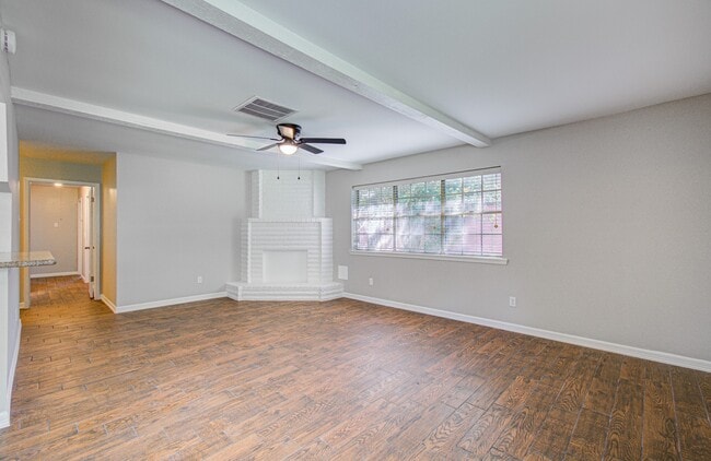 Photo - 947 W Bertrand St