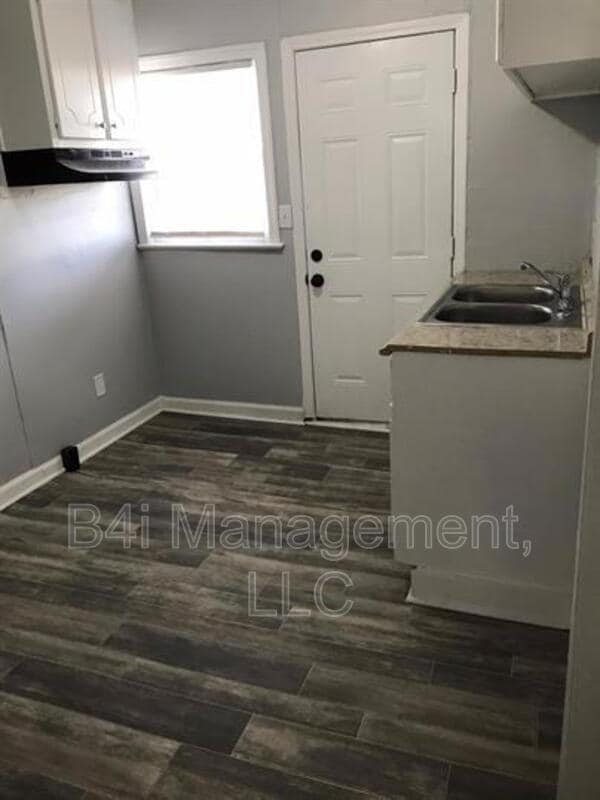 Photo - 742 Randall St SW