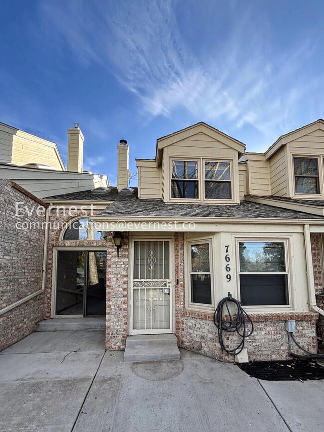 Building Photo - Comfort Meets Community in Centennial with 2 Car Garage / 3 beds & 3 baths / Coming Soon!