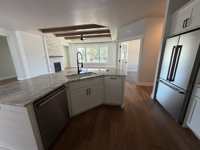 Photo - 410 Castle Rock Dr