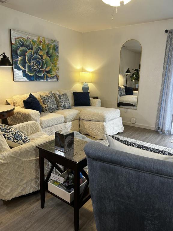 Photo - 563 Primrose Dr