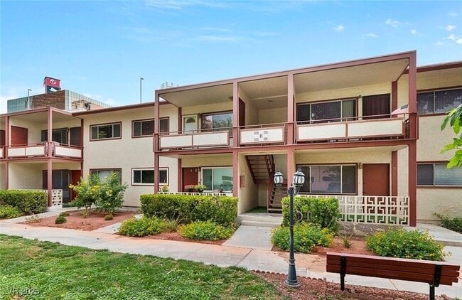 Building Photo - 350 E Desert Inn Rd Unit C203