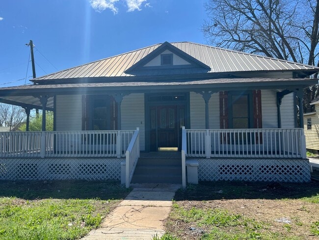 Building Photo - 3 bedroom 2 bathroom off Lurleen Blvd. in Northport