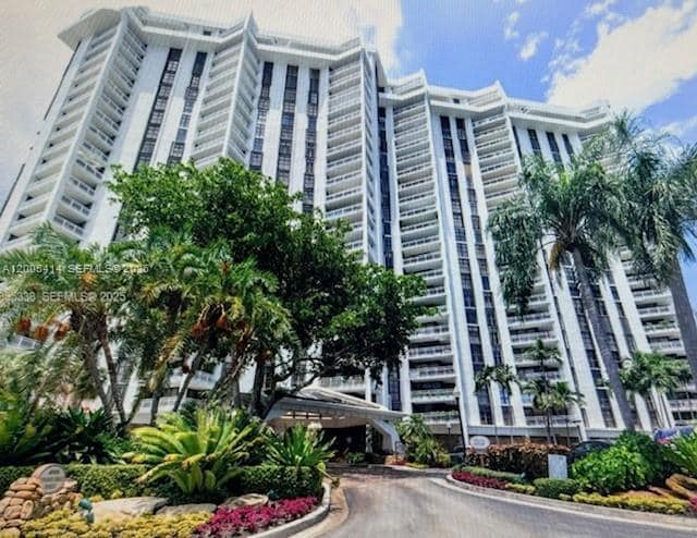 Building Photo - 4000 Towerside Terrace Unit 1403