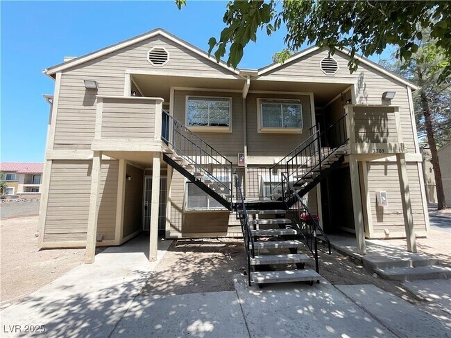Building Photo - 2705 Jennydiane Dr Unit A Rental