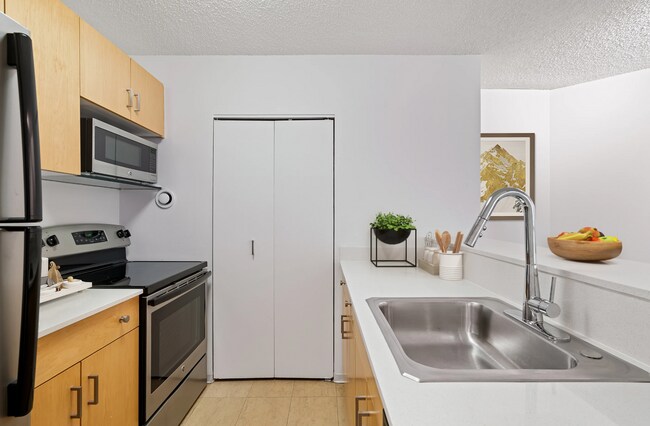 Photo - 58 W Superior St Unit 11