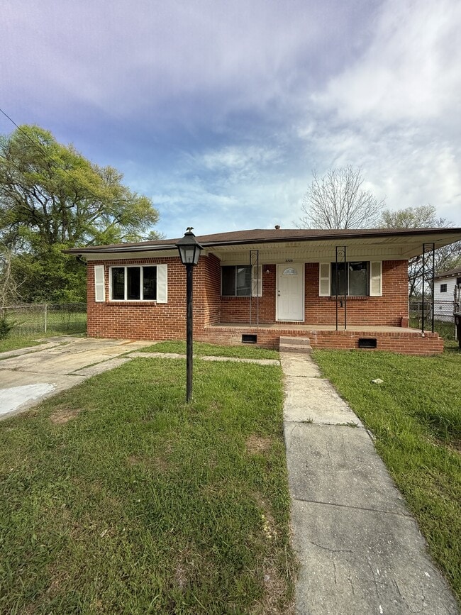 Building Photo - 3728 Hickory Ave SW