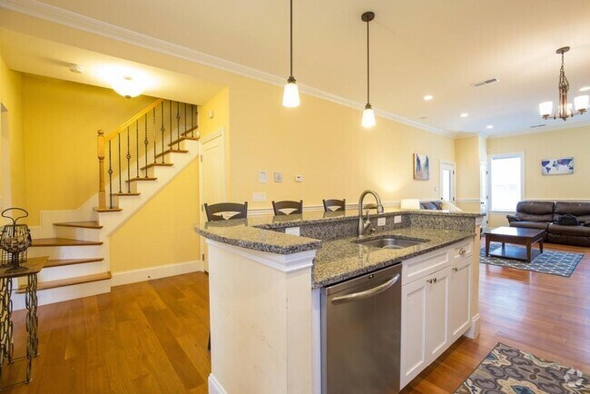 Building Photo - 8 Gates St Unit 1 Rental
